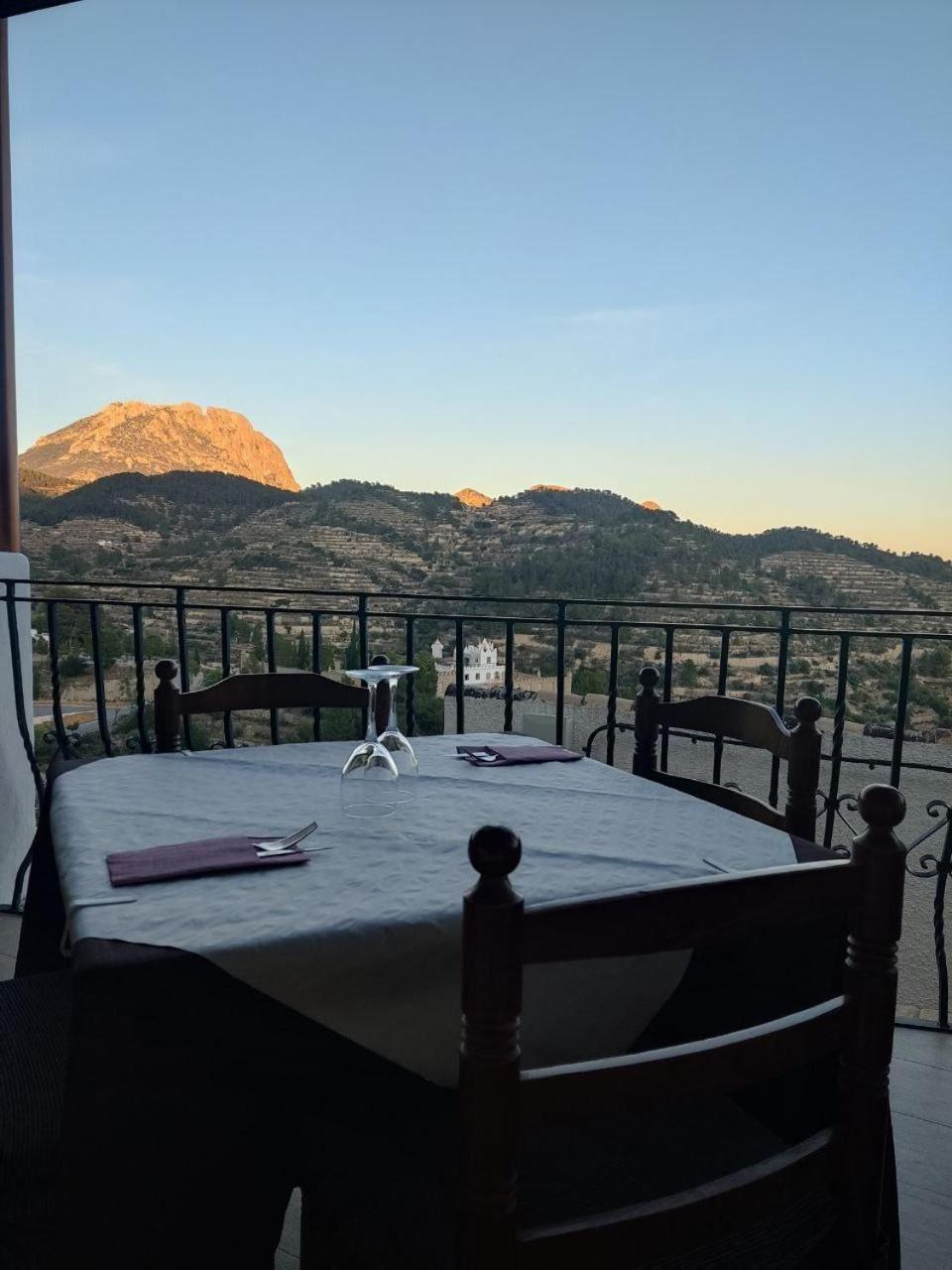 Alojamientos Turisticos Isa I Toni Sella Екстериор снимка